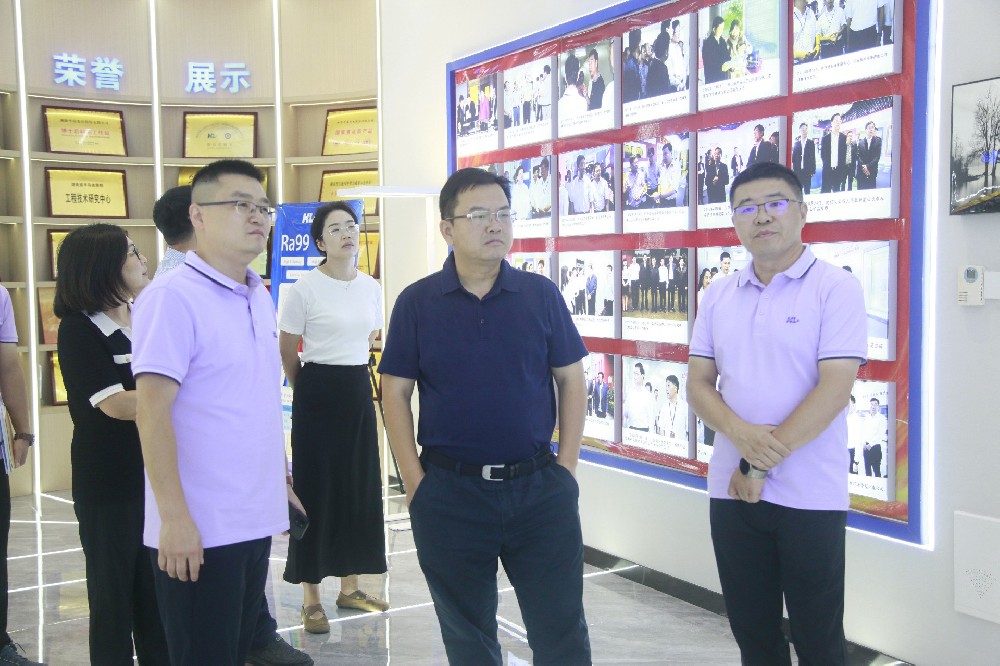 湖南省国资委党委委员、副主任冯传良一···